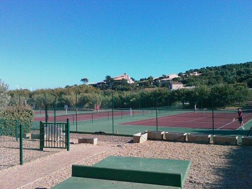 3 tennis courts free with reservation